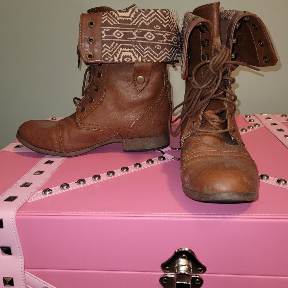 8 brown fold over printed boots Charlotte Russe lace up booties zipper ankle Y2k